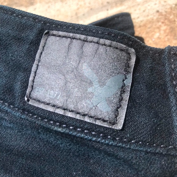 American Eagle Distressed Black Denim Shorts - 10 - Picture 6 of 7